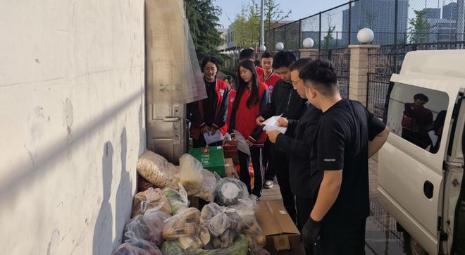 “食堂”变“课堂”增添“育人味道”！EVO真人平台临沂市高级财经学校把(图4)